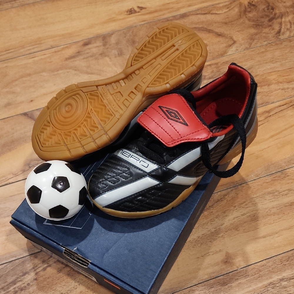 UMBRO X- BOOT PRO-J IN Black and Red Indoor Soccer Shoes with Ball